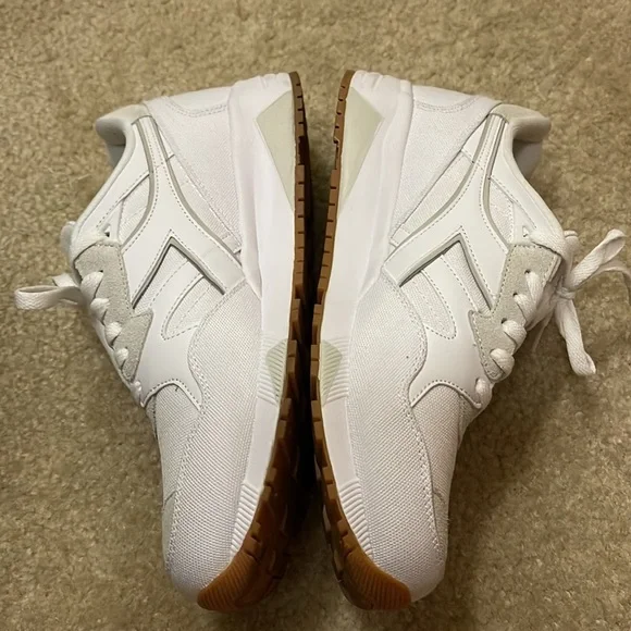 Diadora N9002 Suede Sneakers Size 9 Color White Cream